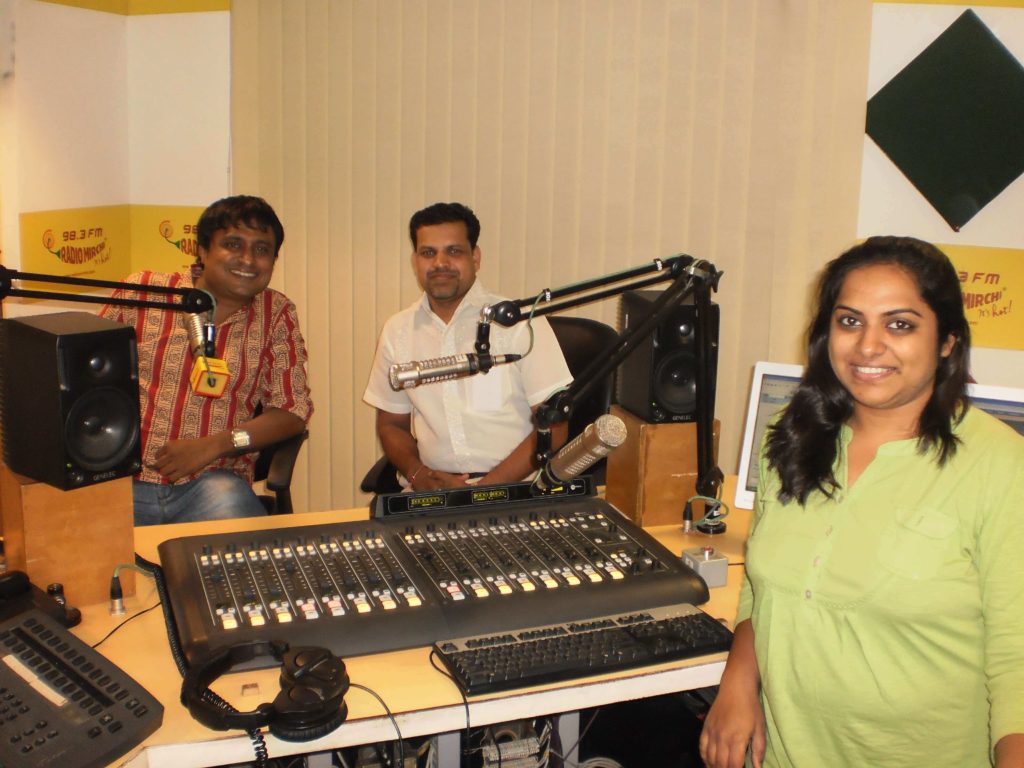 Bappa Moraya Song ( Film Angarki ) Ki Dhoom With Radio Mirchi, s RJ Smita