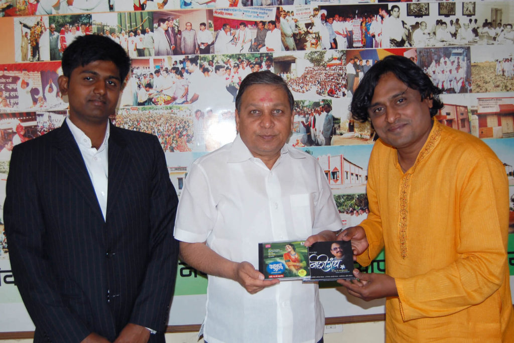 Harsshit Abhiraj Events : Presenting cds to Rajendra Darda